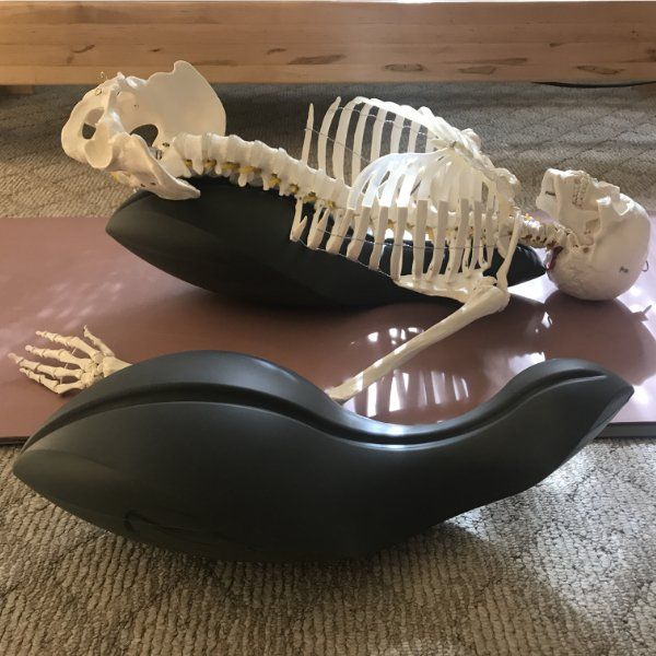 A skeleton is laying on a OOv.