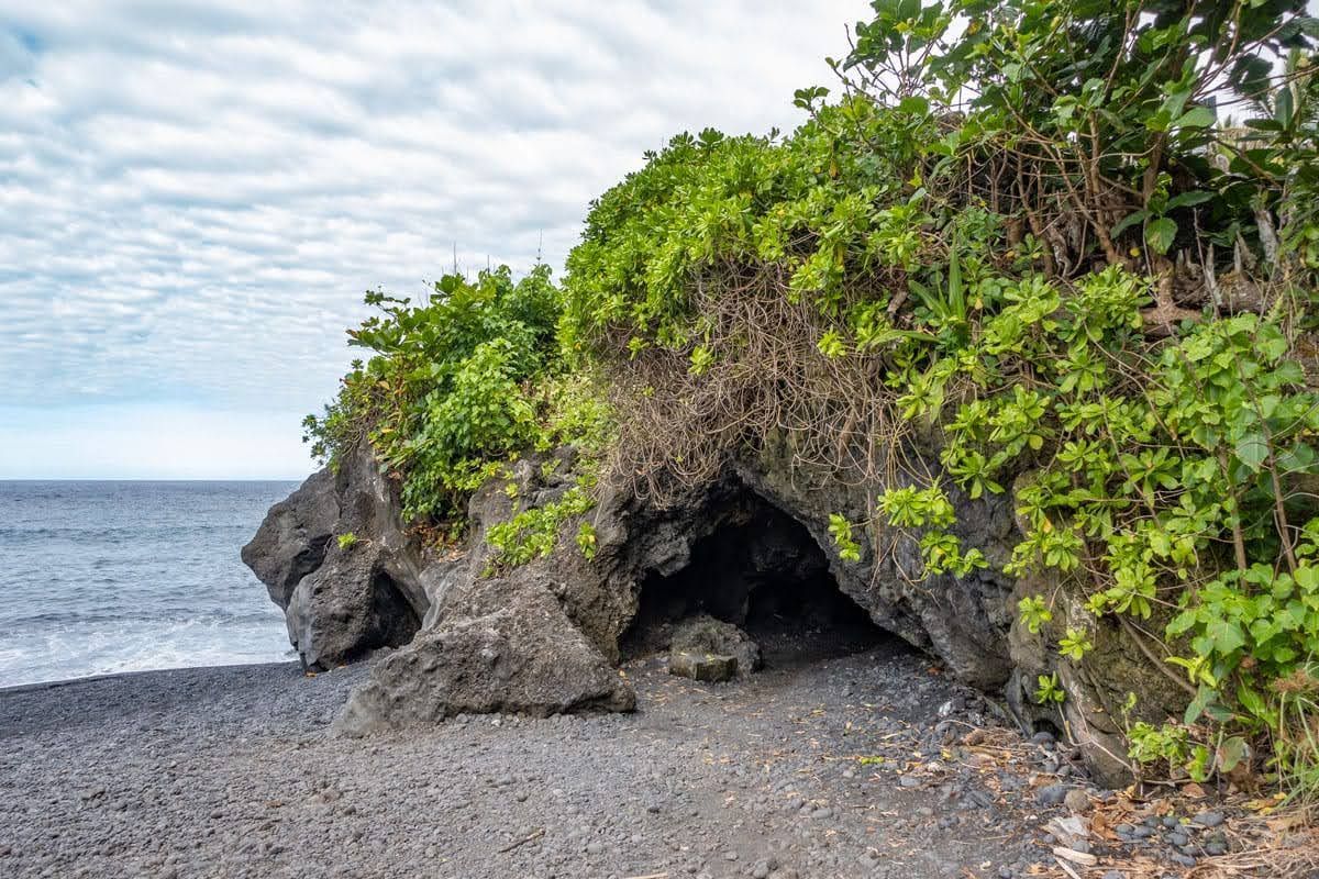 Exploring the Waiʻānapanapa State Park black sand beach with Mana Vans Maui.