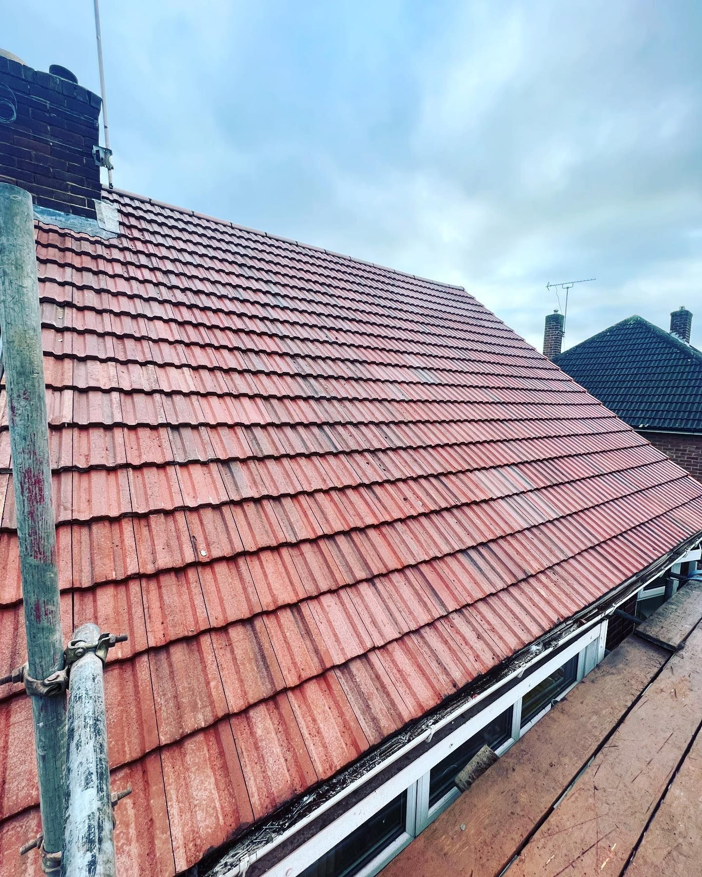 a picture of a new pitched roof in red concrete tile by roofers rotherham
