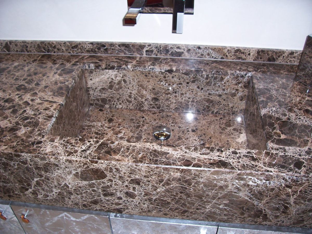 Lavandino e sanitari in granito