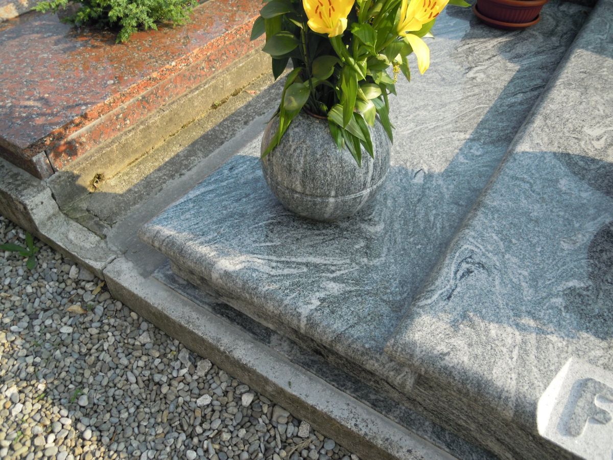 Opere cimiteriali in marmo