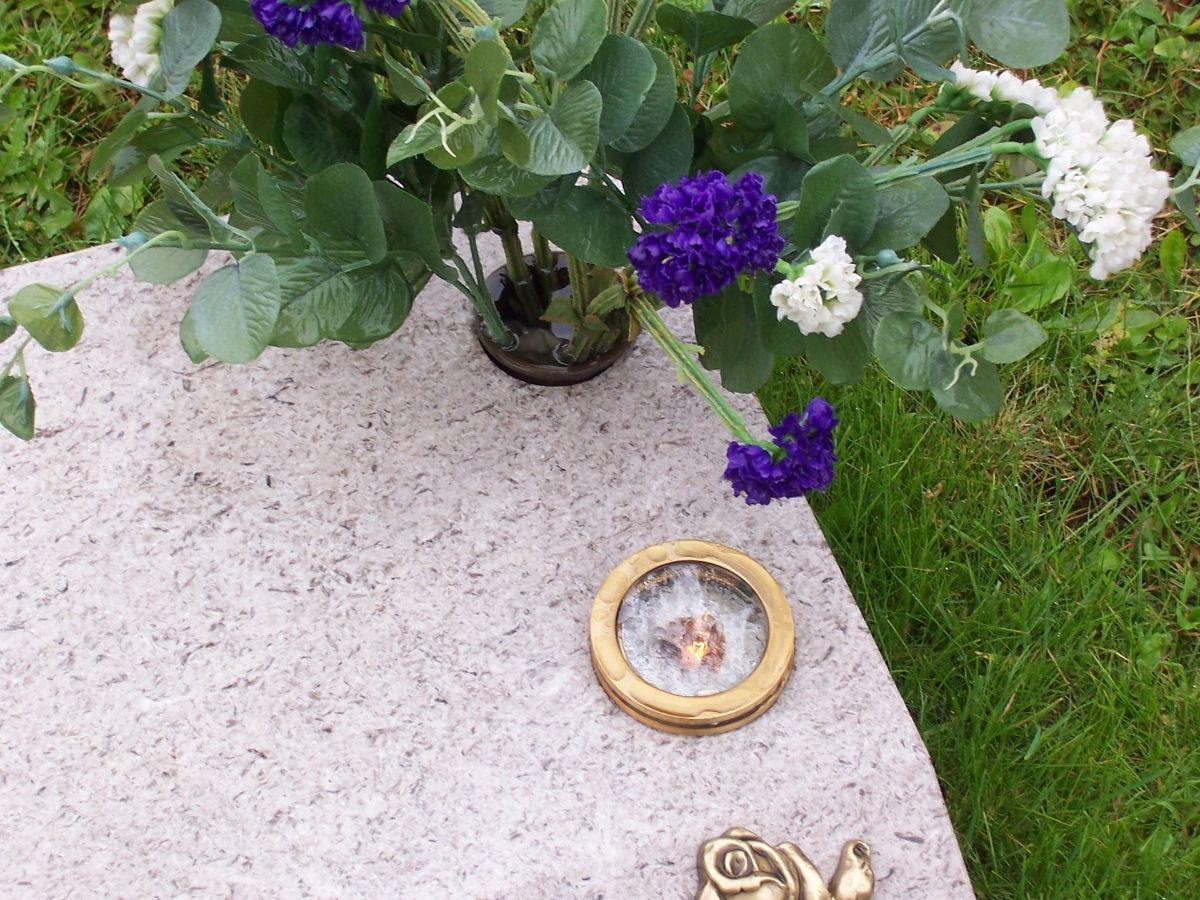 Tomba cimitero in marmo