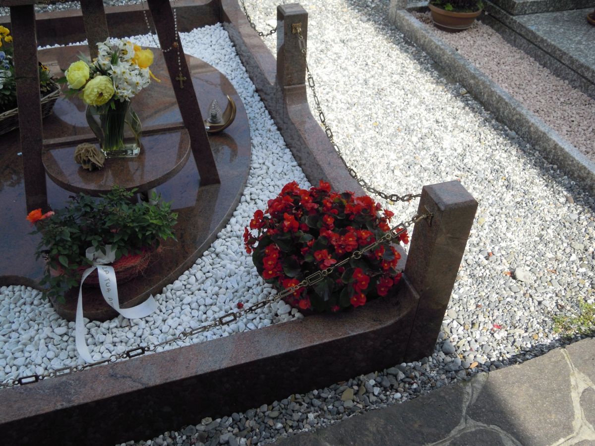 Tomba funeraria in marmo