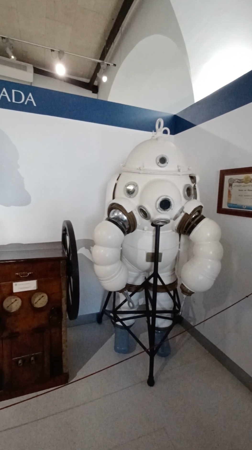 La HDSES - Asociación Española de Historia del Buceo visitó el pasado 19 de Octubre 2024 el Museo Na