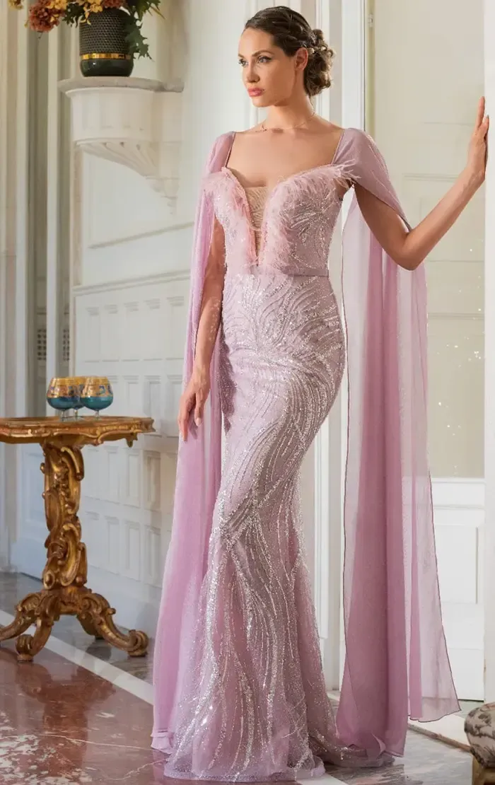 Una bambina vestita di bianco è in piedi davanti a uno specchio circondata da fiori.