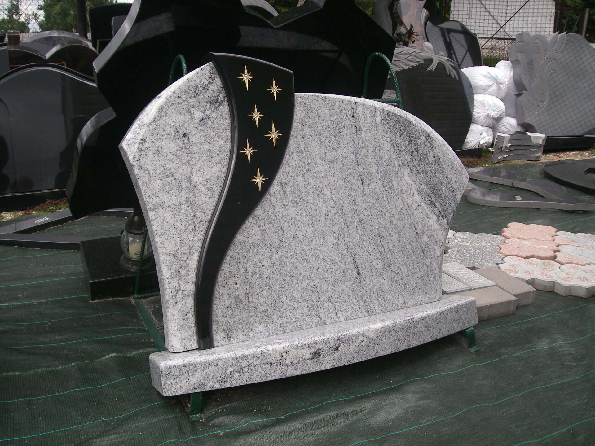 Dviejų dalių paminklas