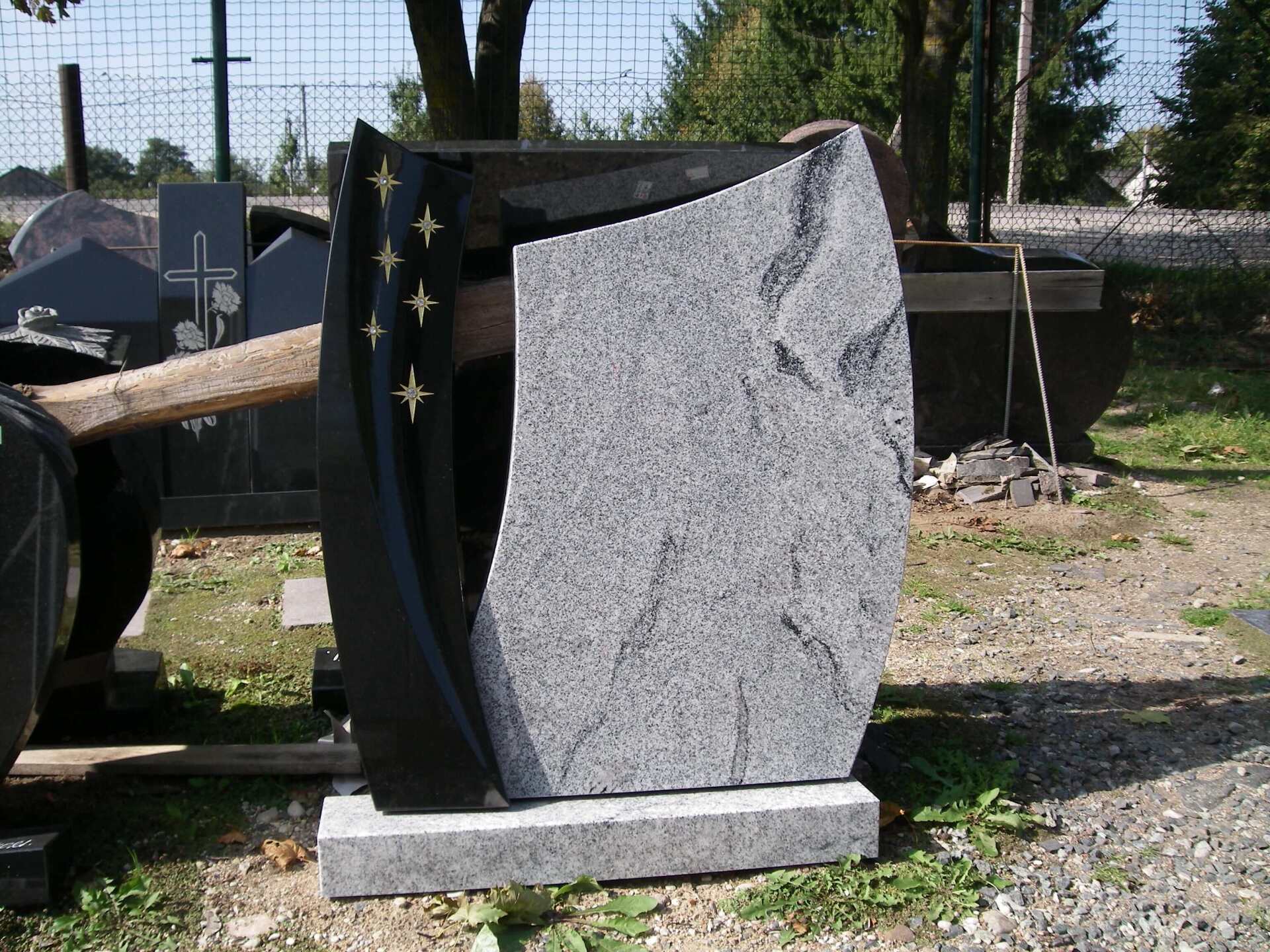 Dviejų dalių paminklas