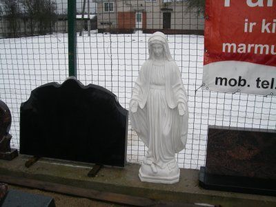 Antkapiai ir kiti akmens gaminiai