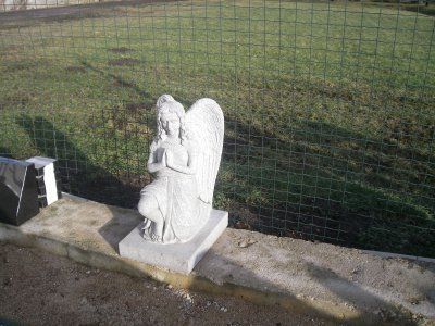 Antkapiai ir kiti akmens gaminiai