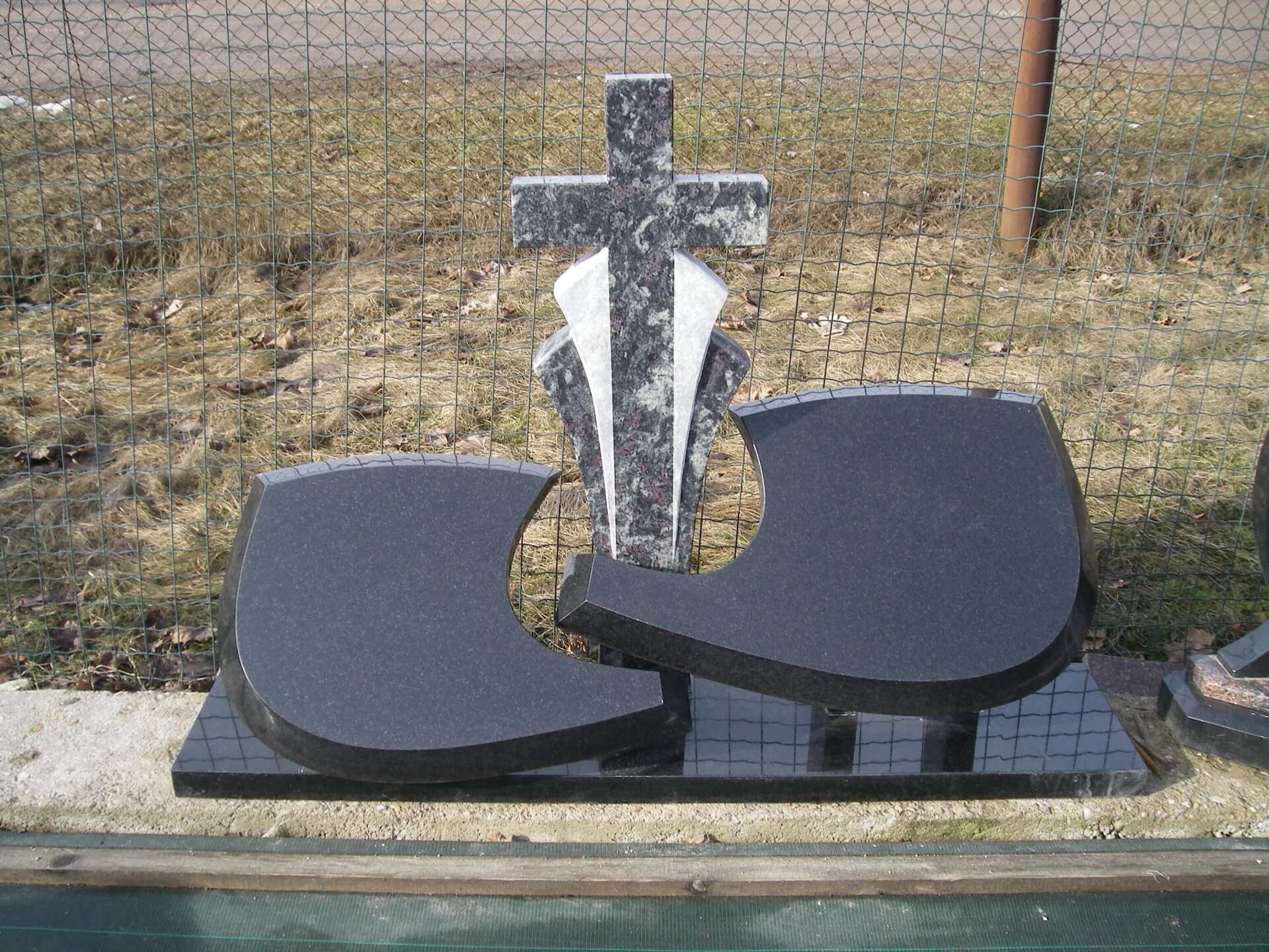 Trijų dalių paminklas