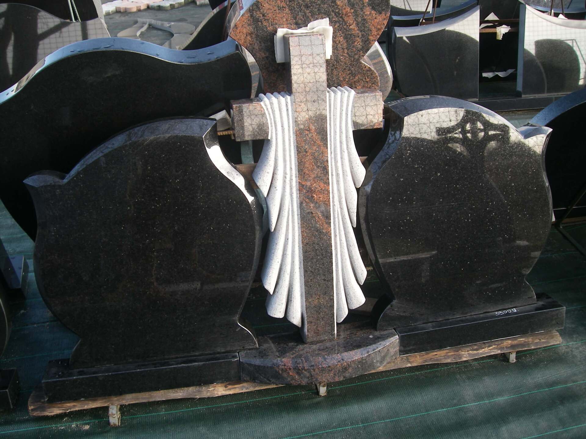 Trijų dalių paminklas