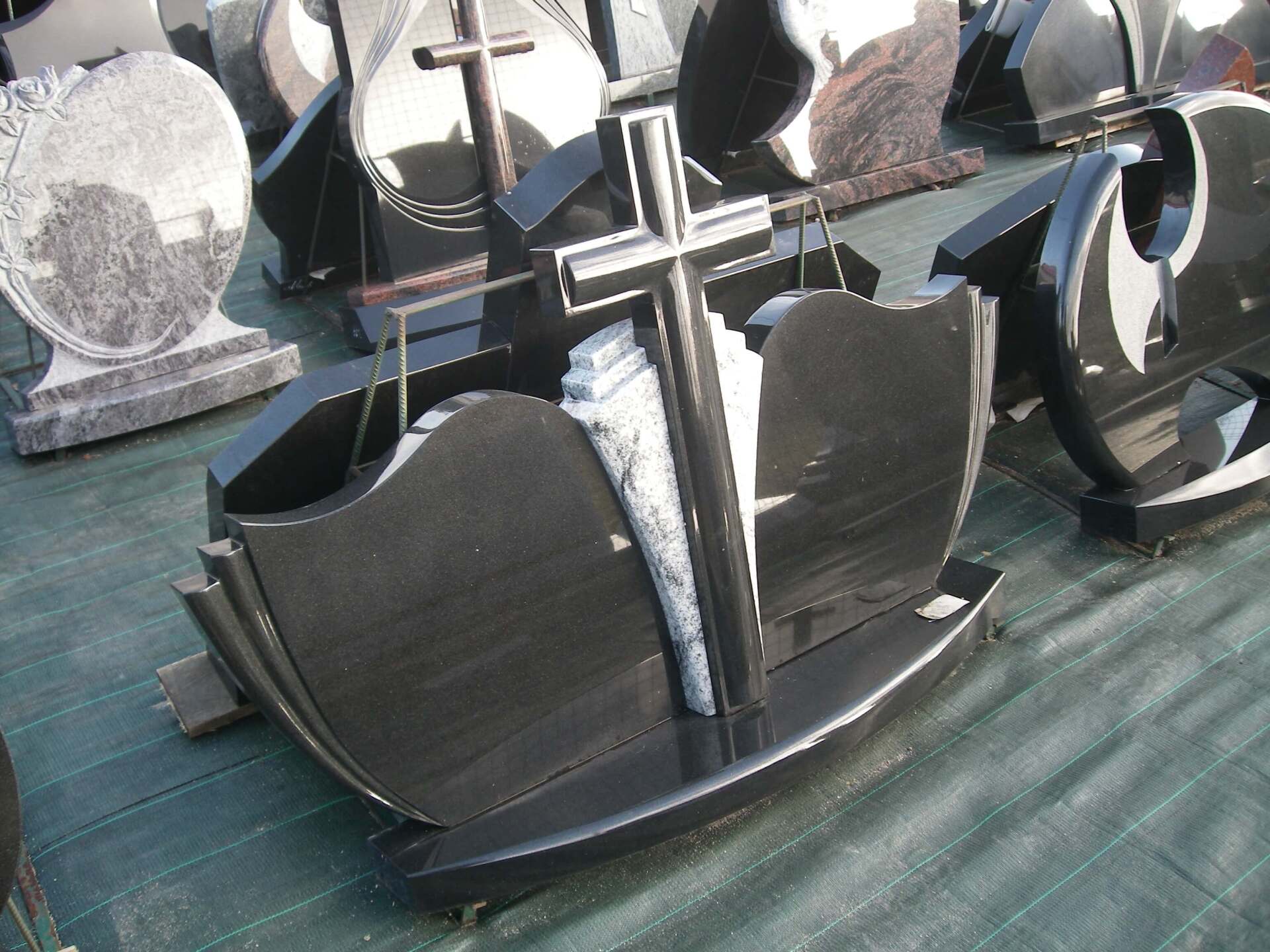 Trijų dalių paminklas