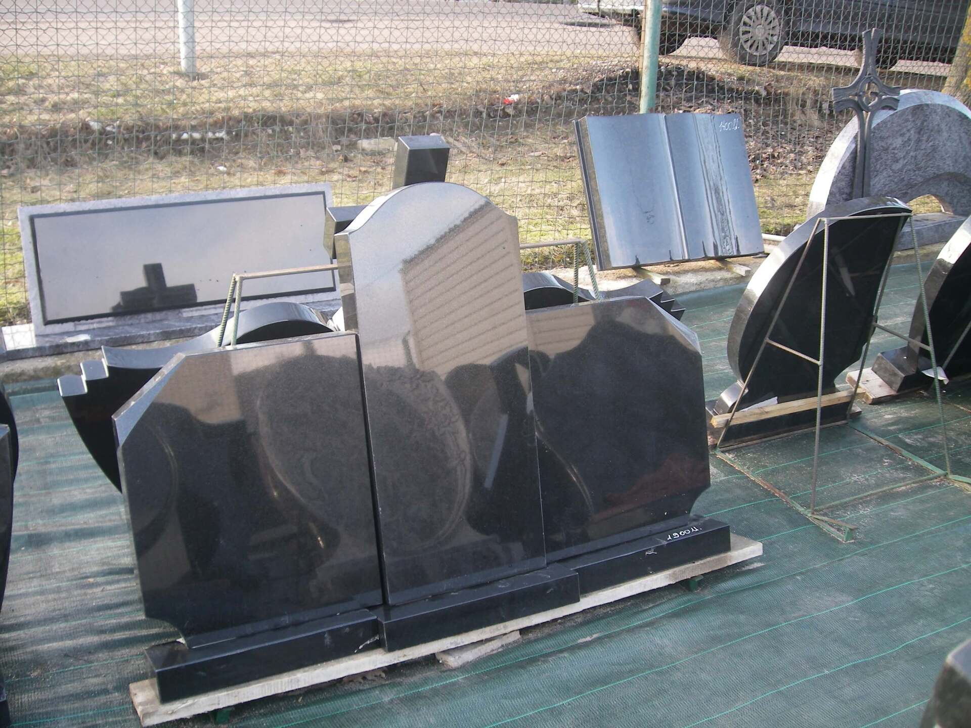 Trijų dalių paminklas