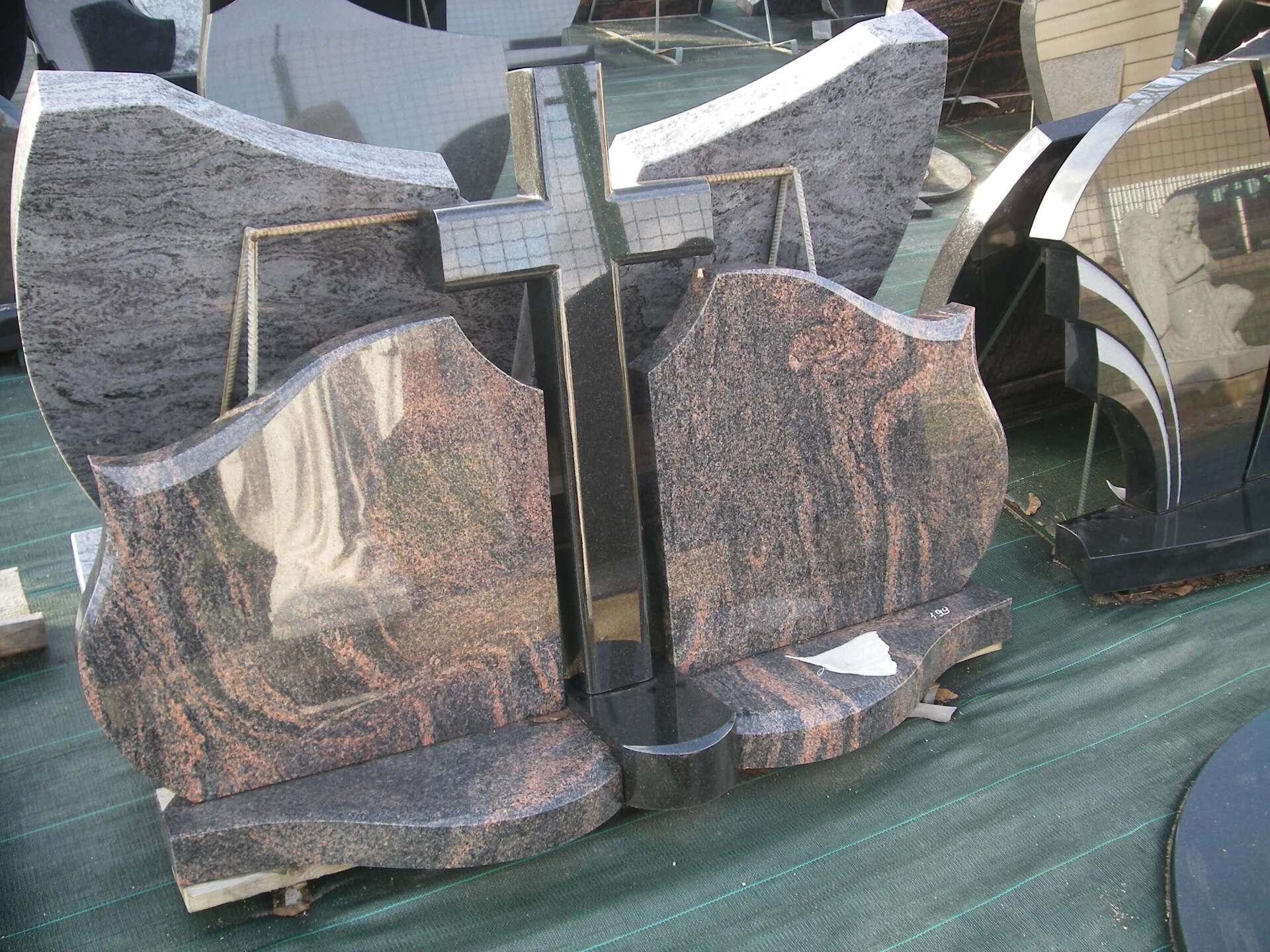 Trijų dalių paminklas