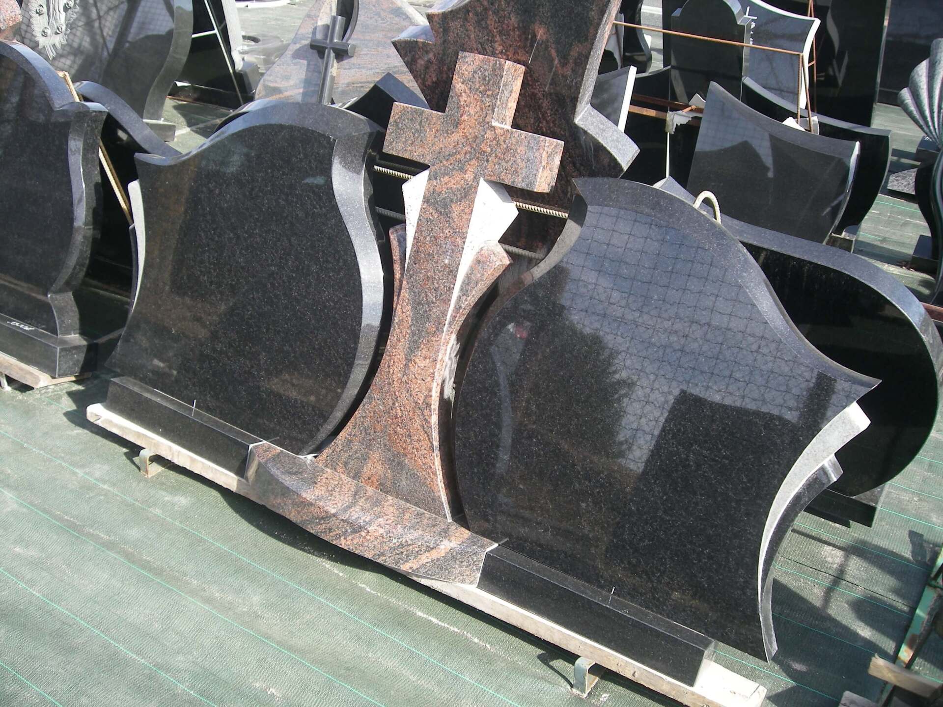 Trijų dalių paminklas