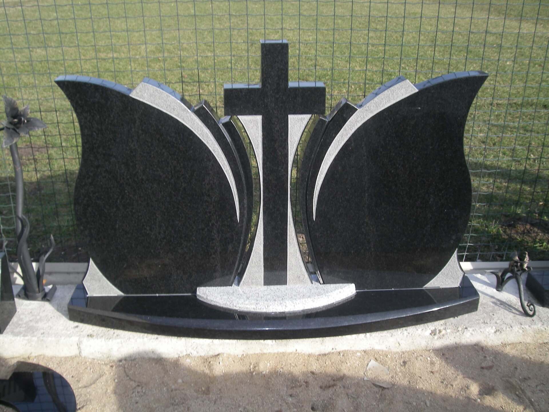 Trijų dalių paminklas