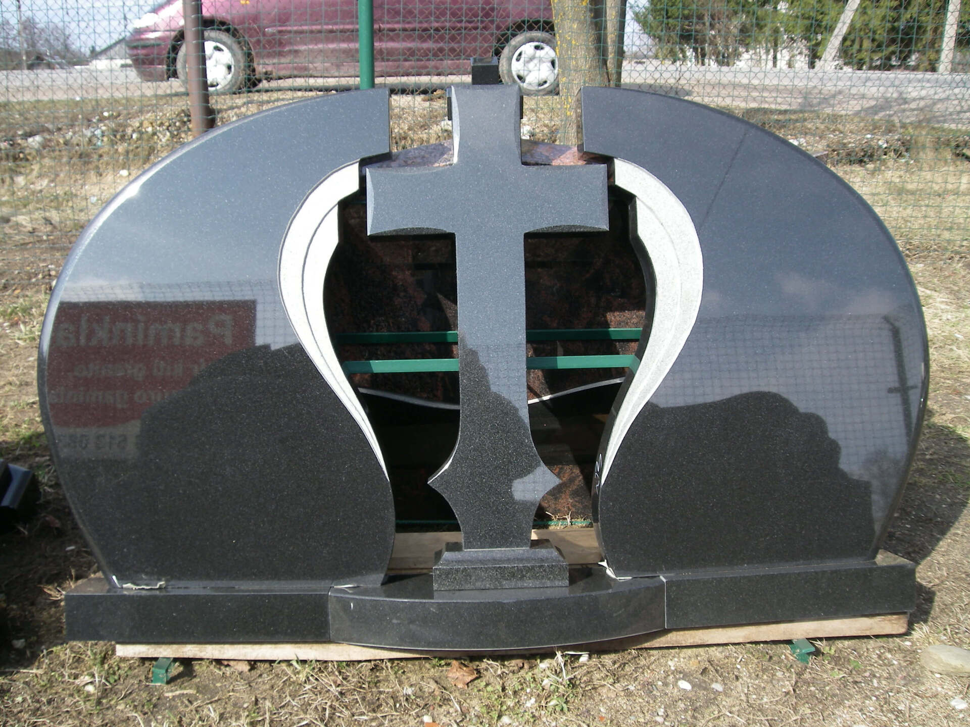 Trijų dalių paminklas