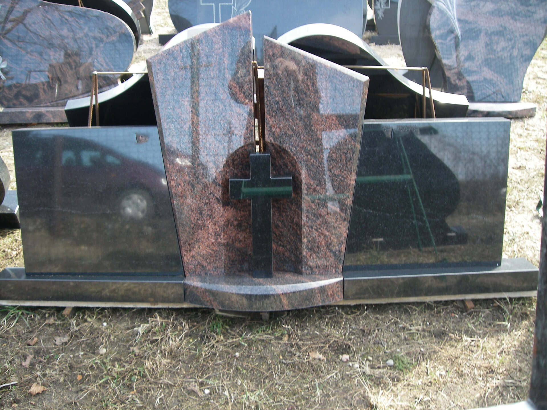 Trijų dalių paminklas