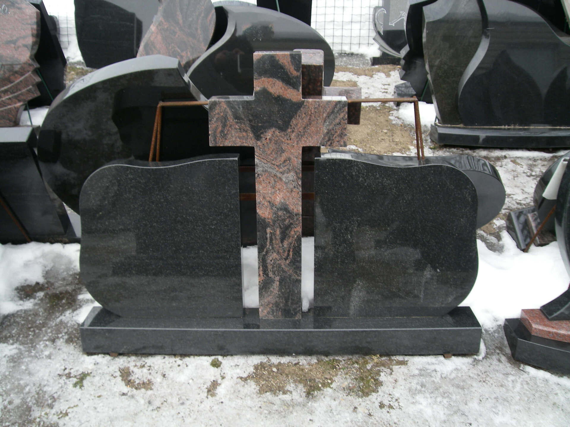 Trijų dalių paminklas