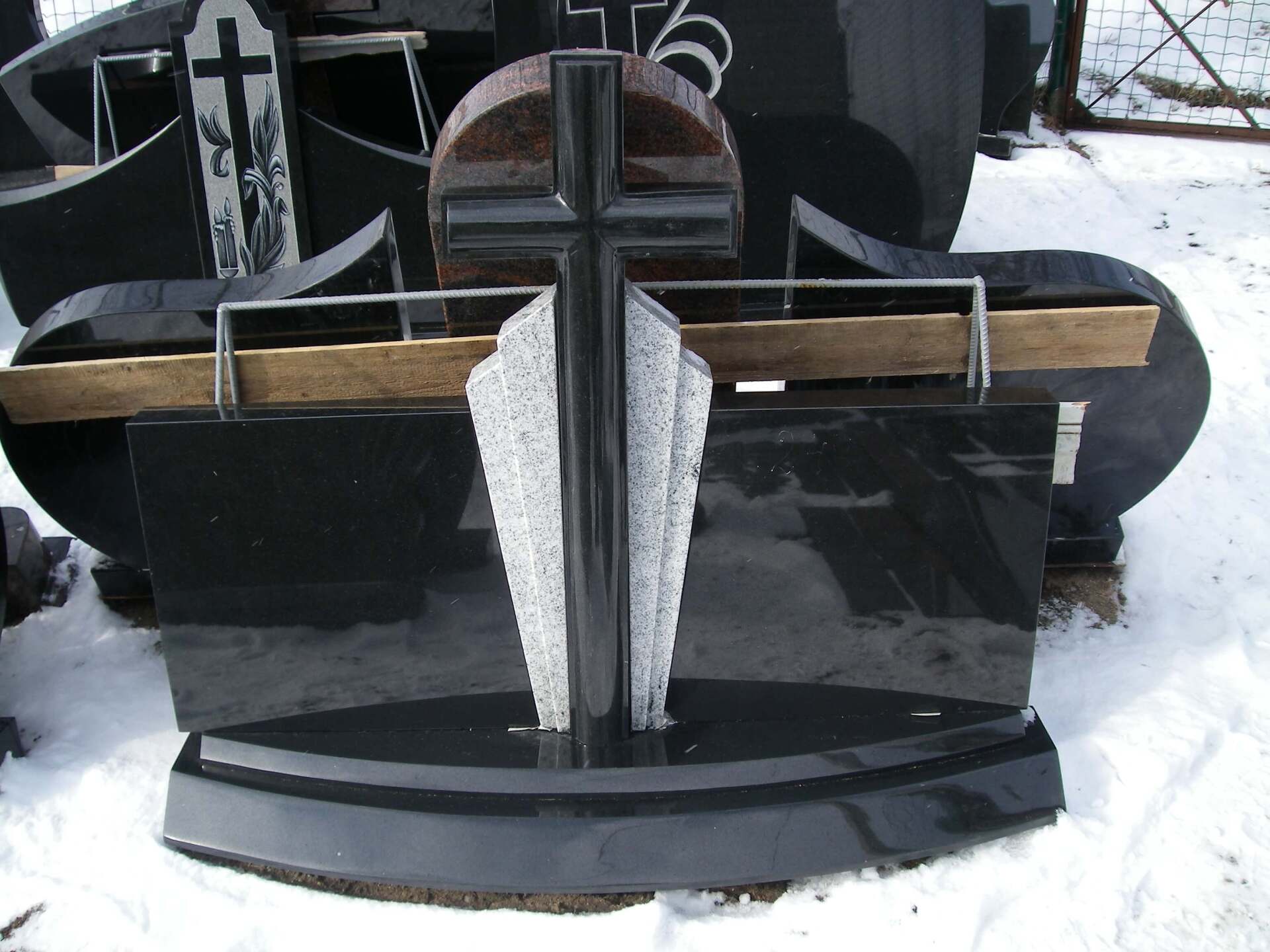 Trijų dalių paminklas