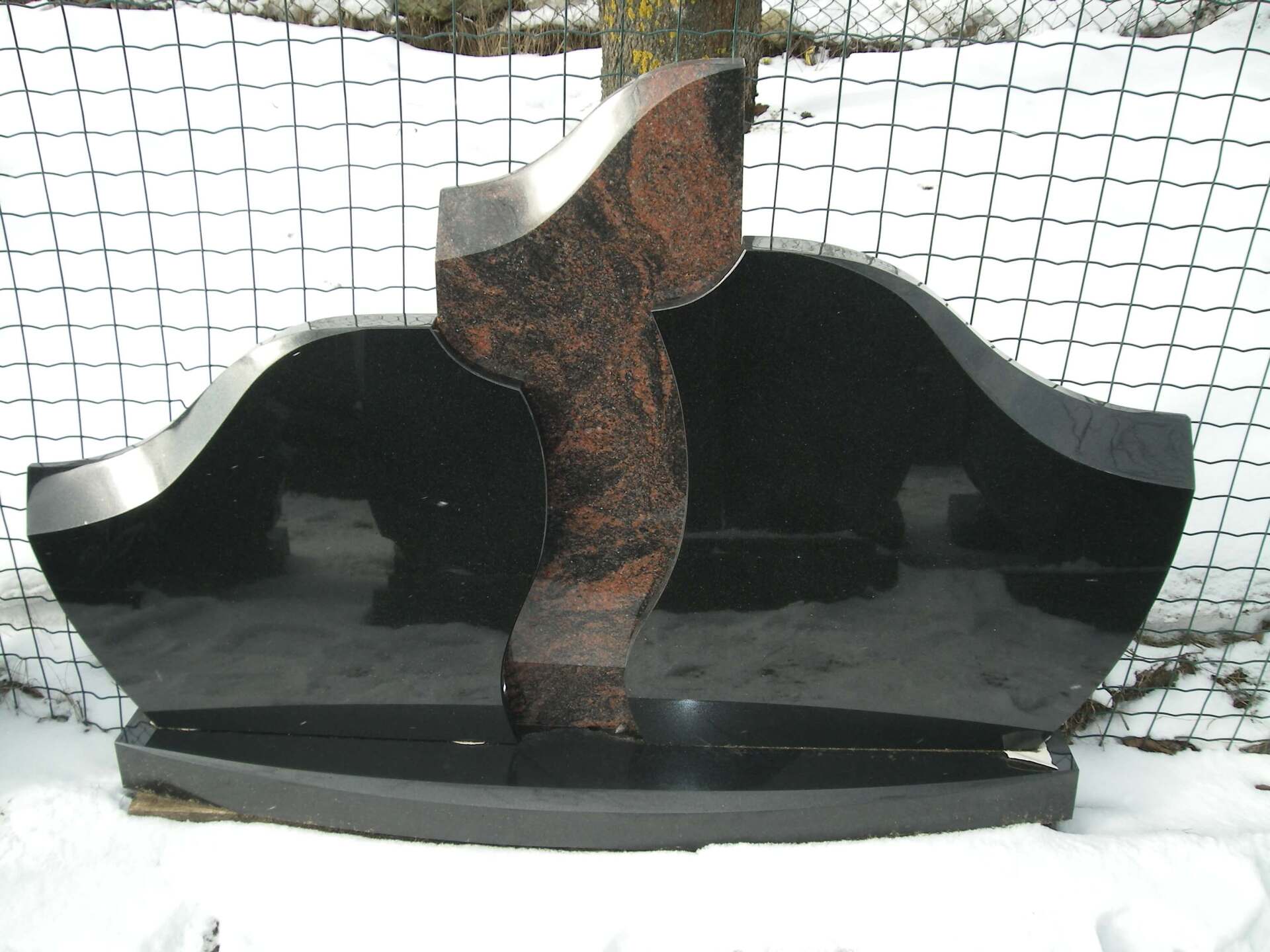 Trijų dalių paminklas