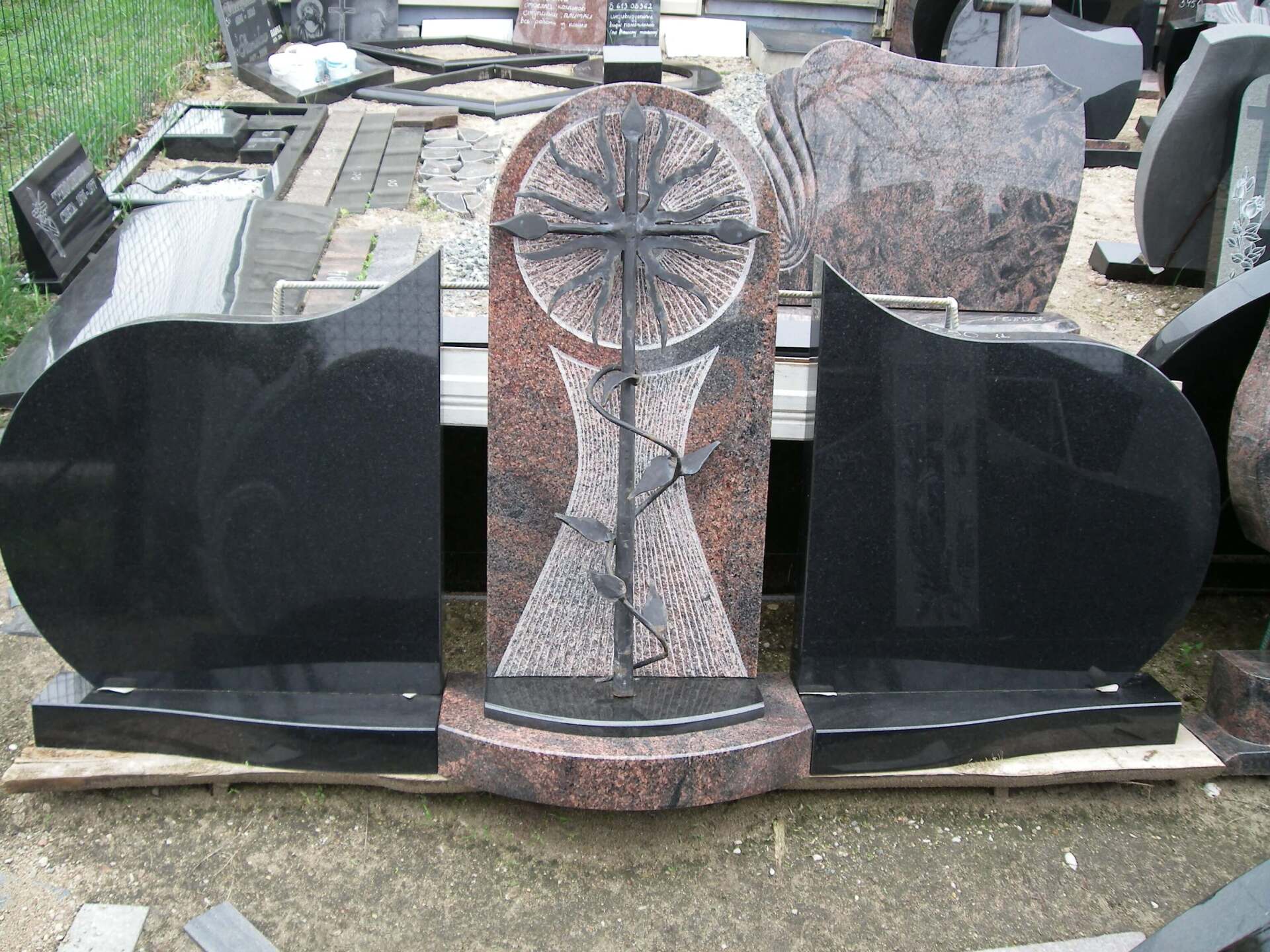 Trijų dalių paminklas