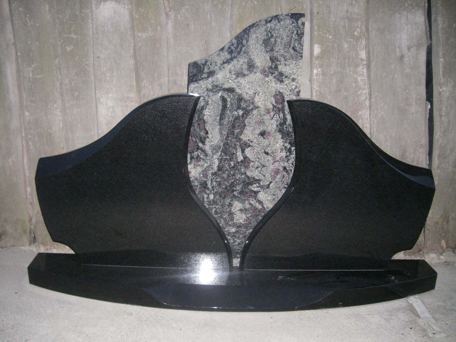 Trijų dalių paminklas