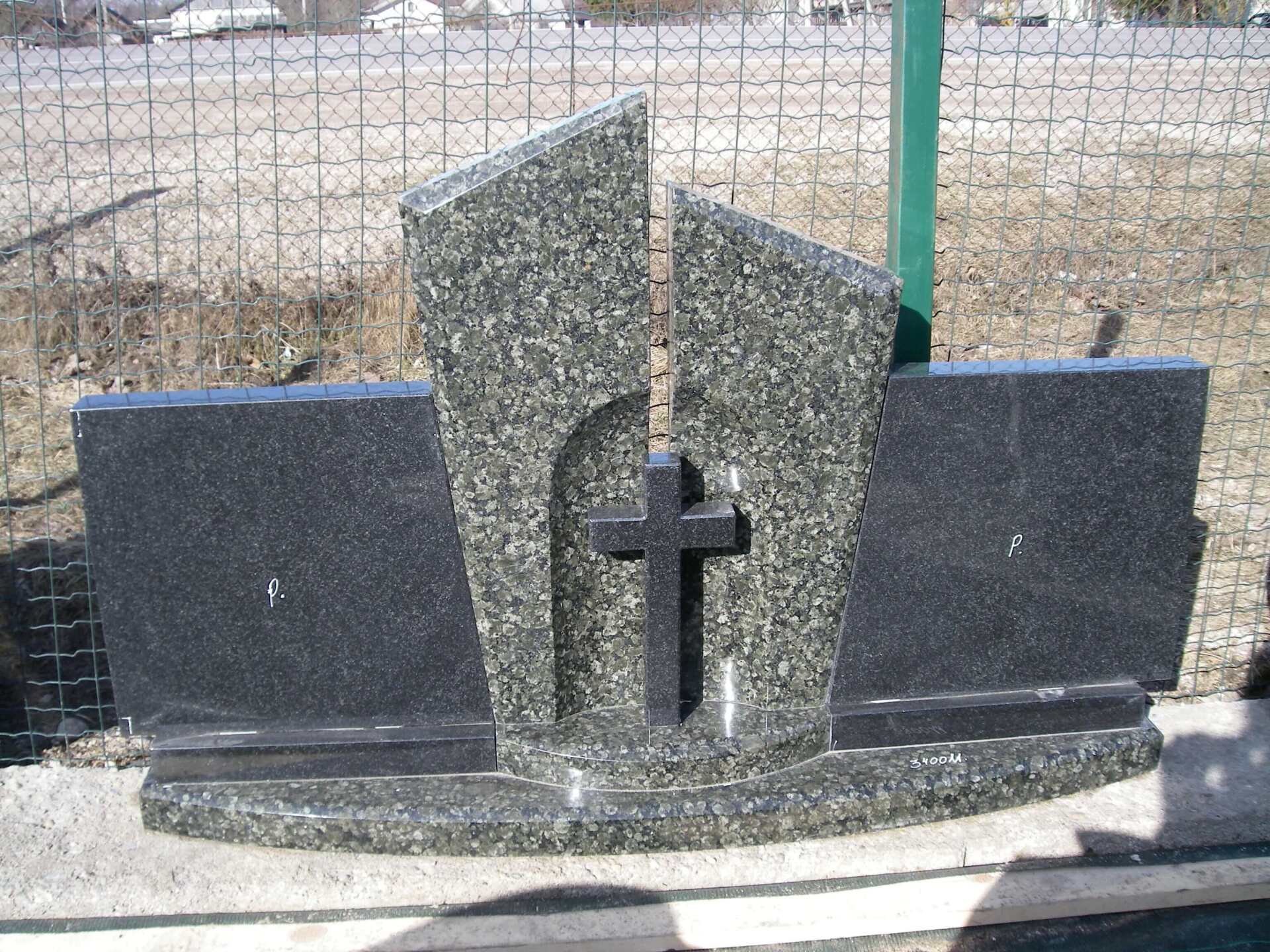 Trijų dalių paminklas