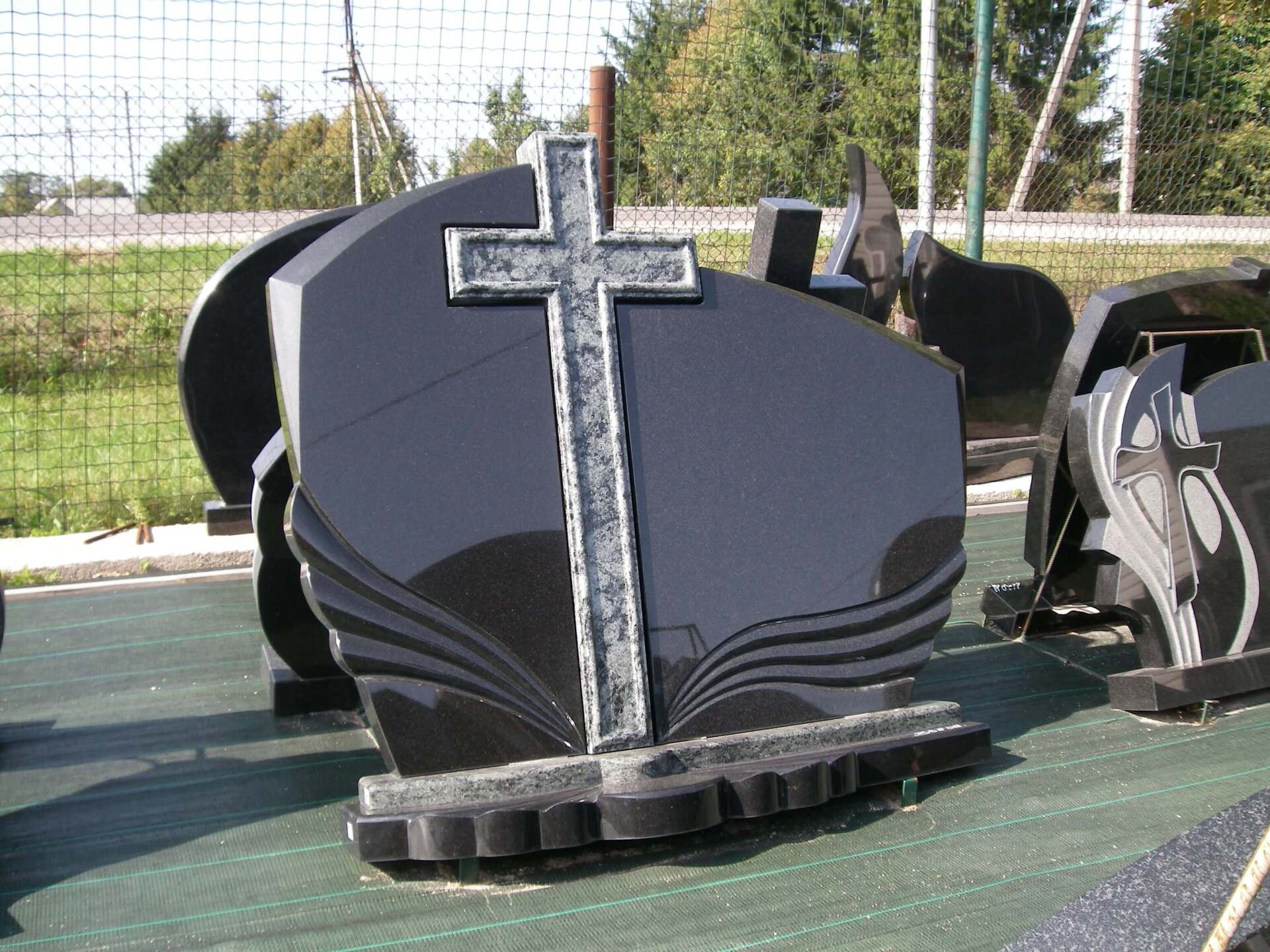 Trijų dalių paminklas