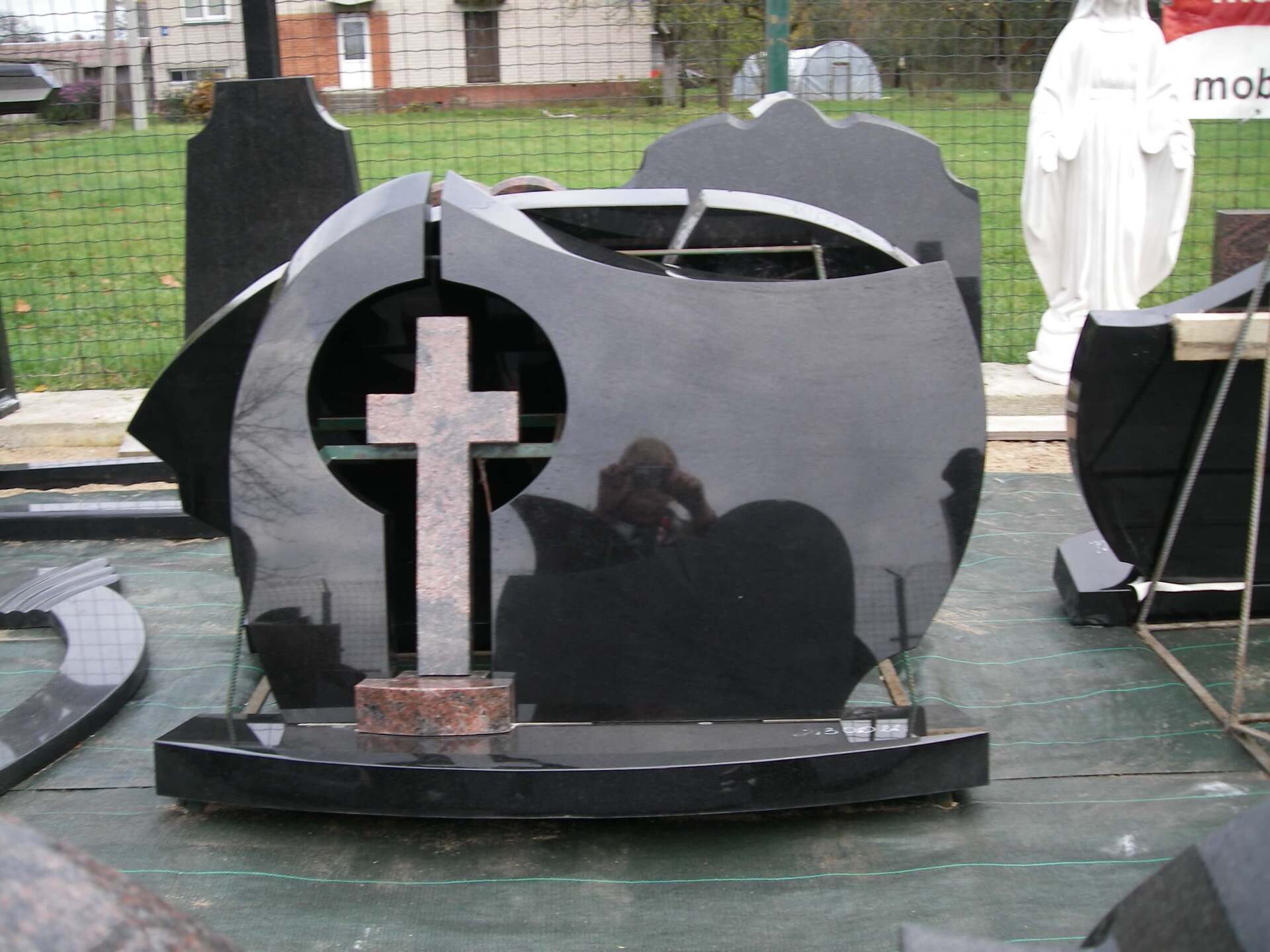 Trijų dalių paminklas