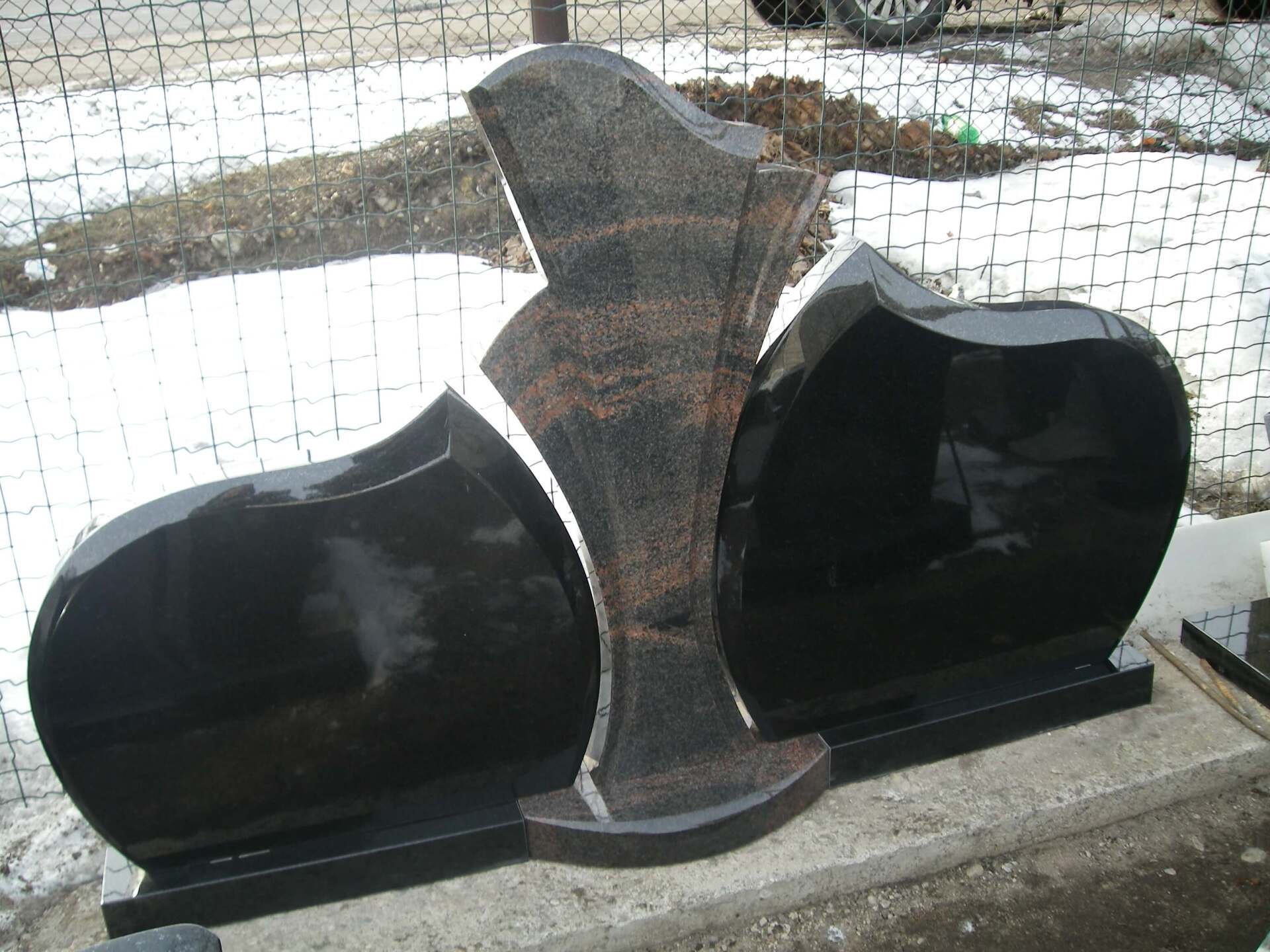 Trijų dalių paminklas