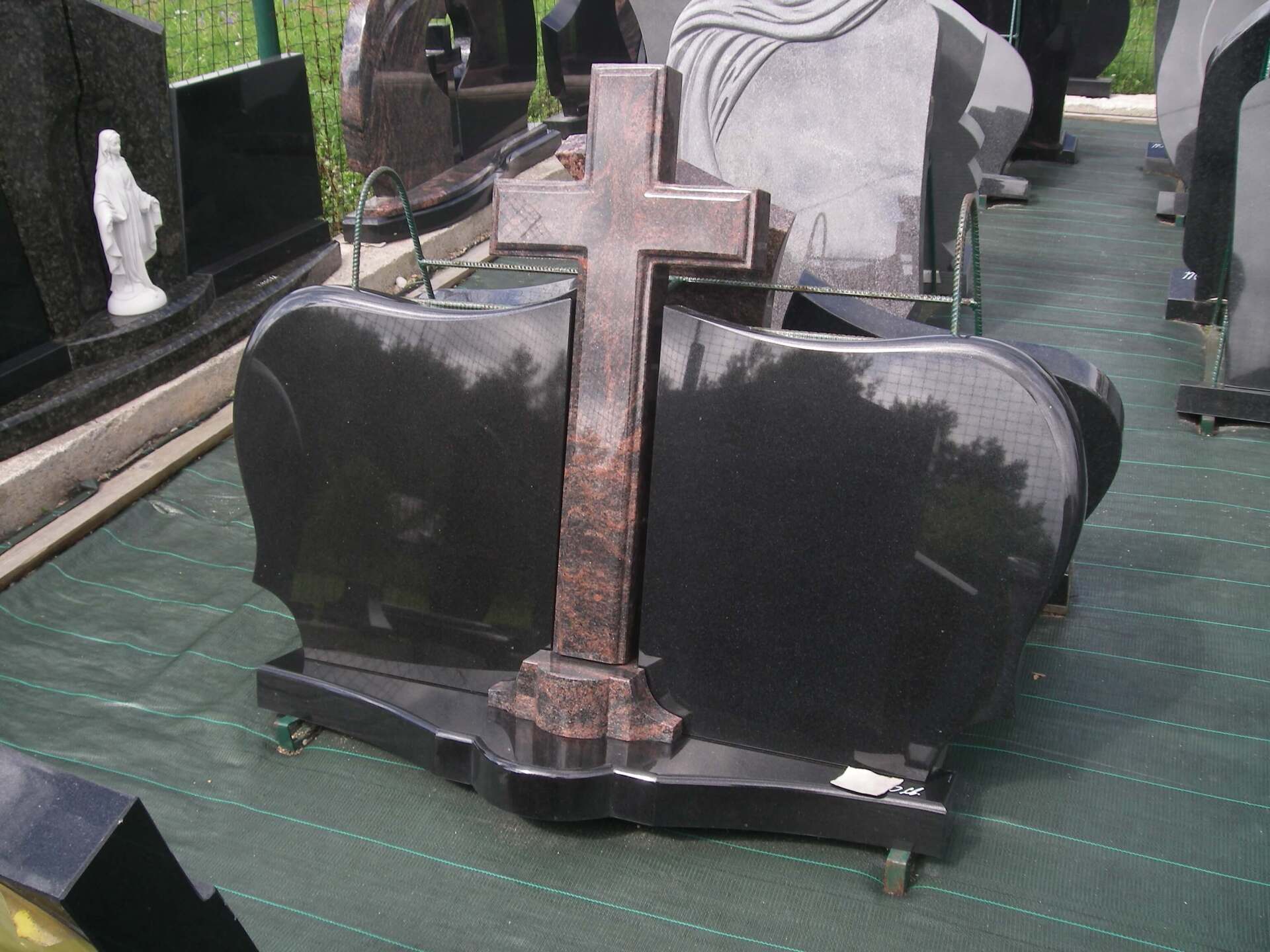 Trijų dalių paminklas