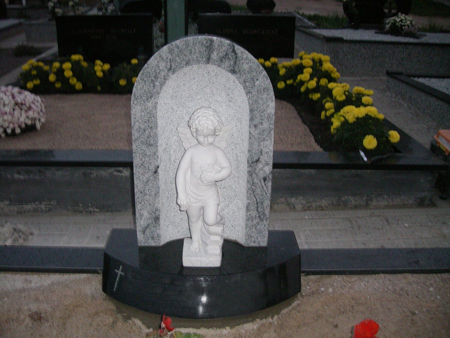 Trijų dalių paminklas