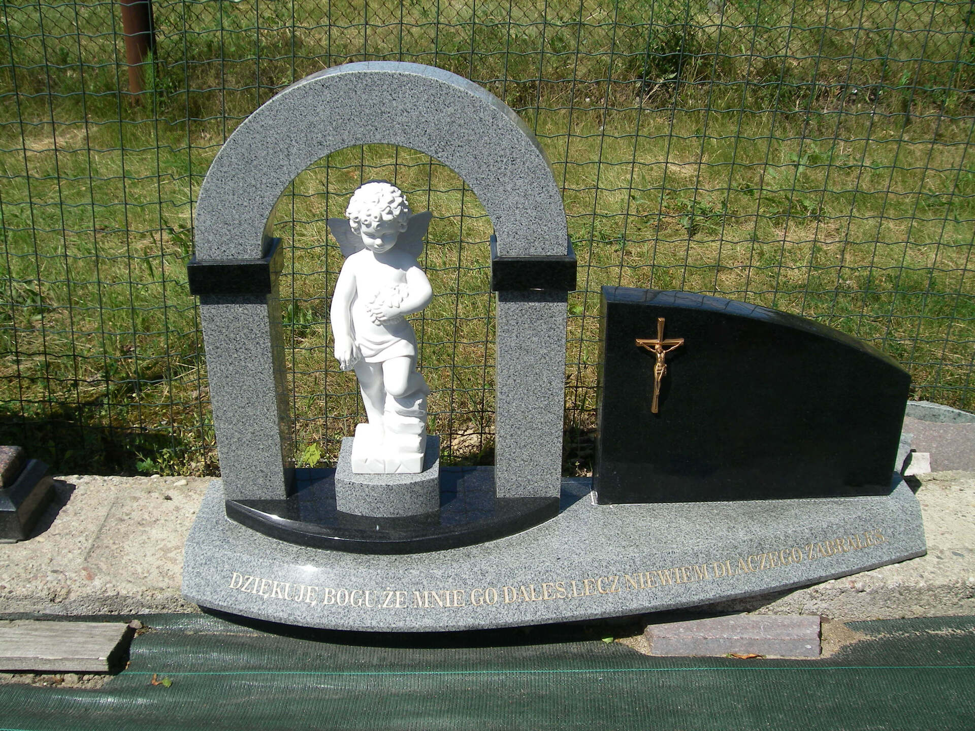 Trijų dalių paminklas