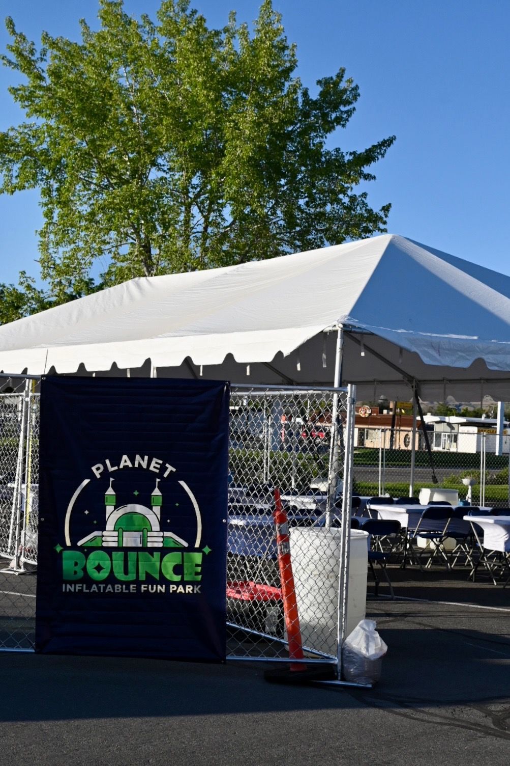 A sign that says planet bounce inflatable fun park