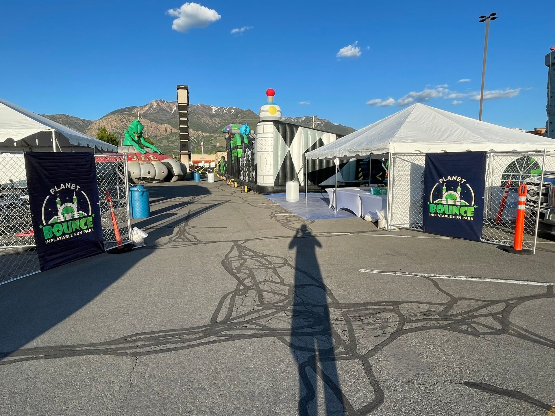 A group of tents are sitting on the side of a road.