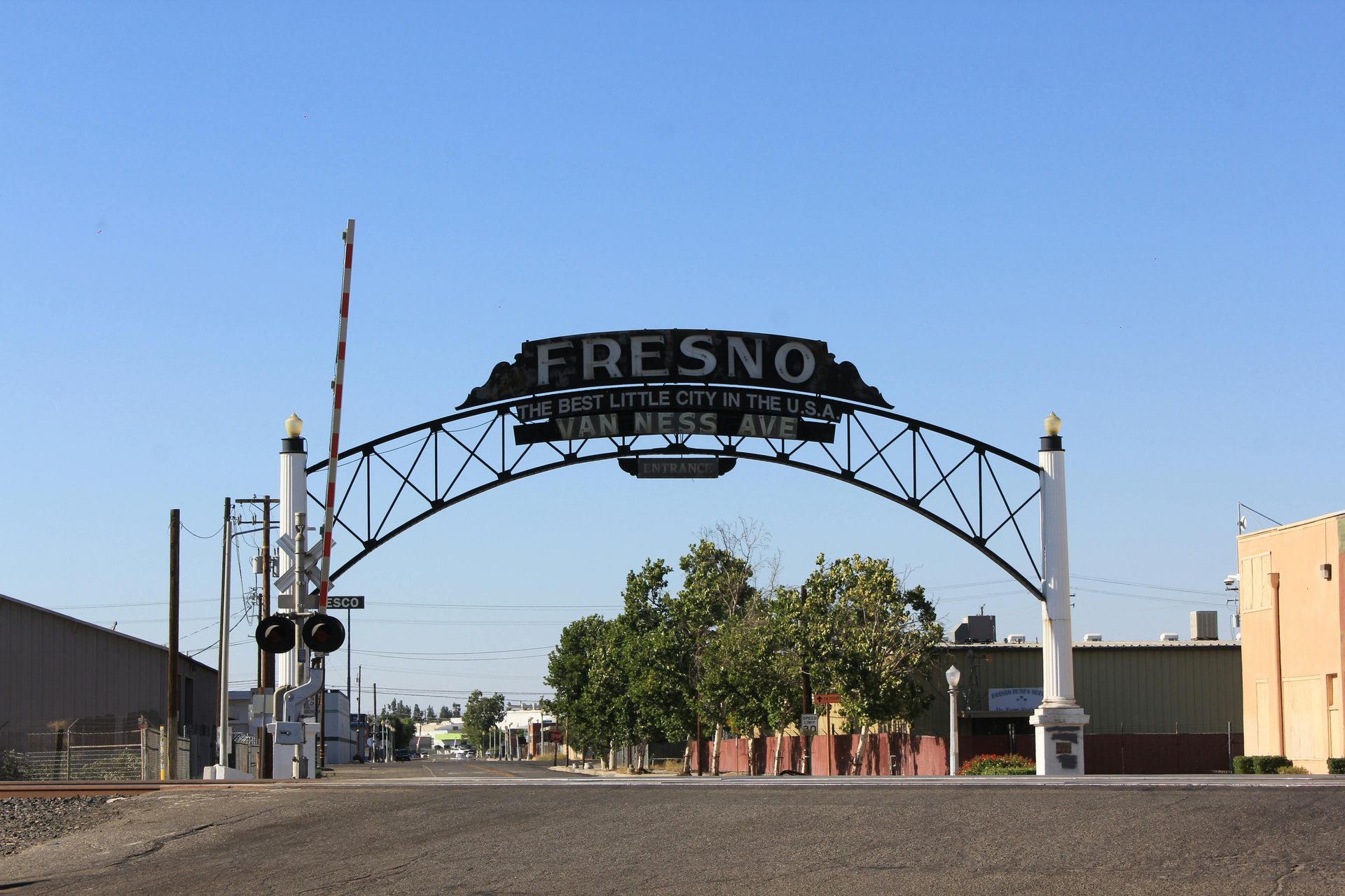 A large sign that says fresno on it