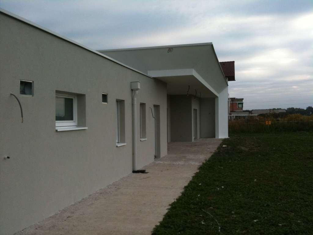 Hauswand mit Hauseingang