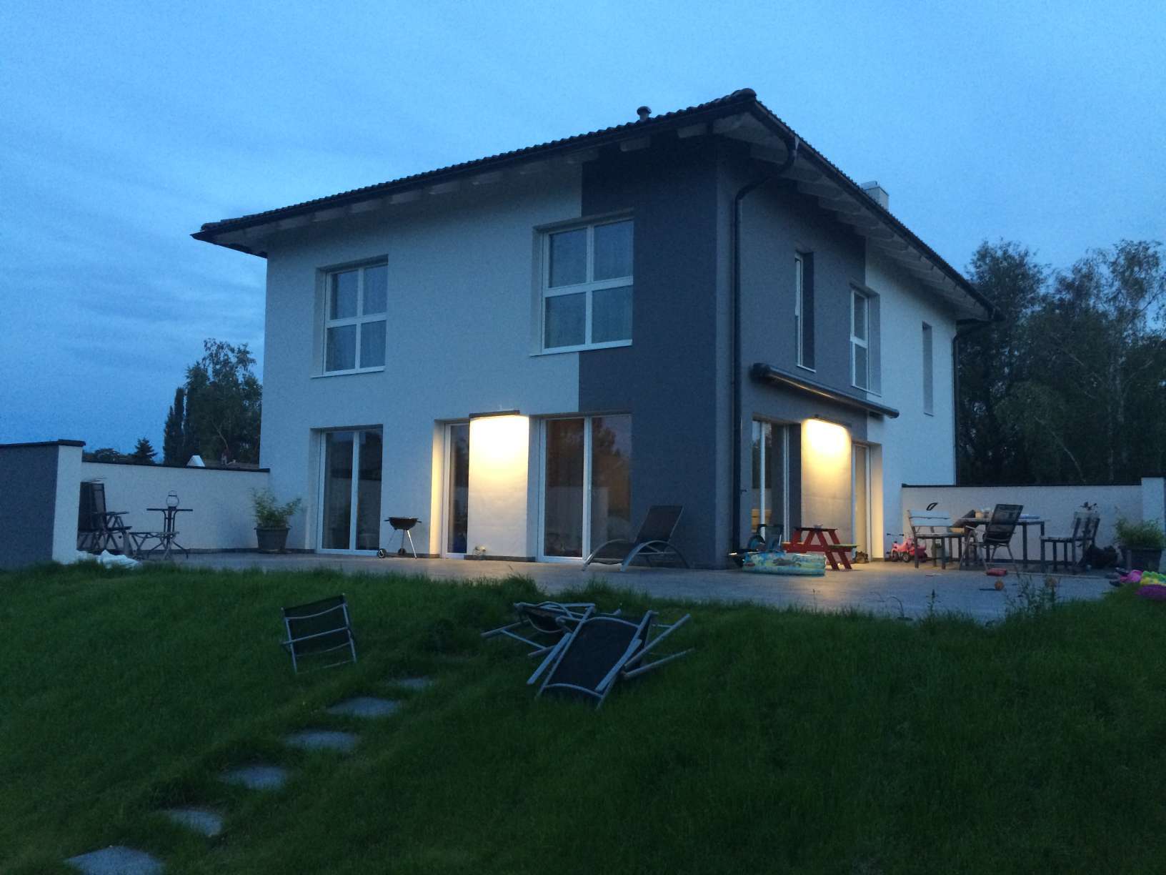 Malerarbeiten bei Wohnhaus, Außenanstrich