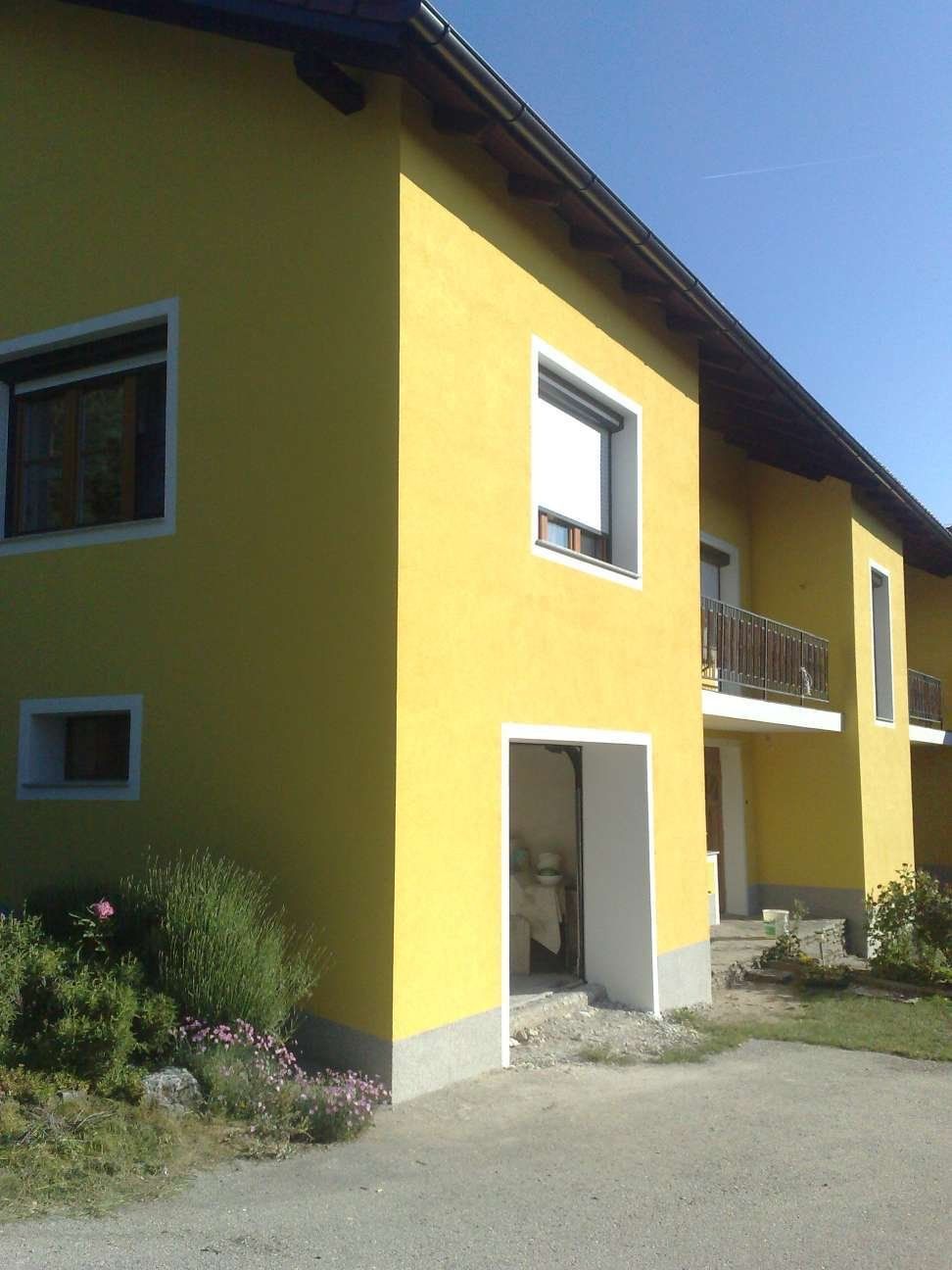 Hausanstrich in gelb