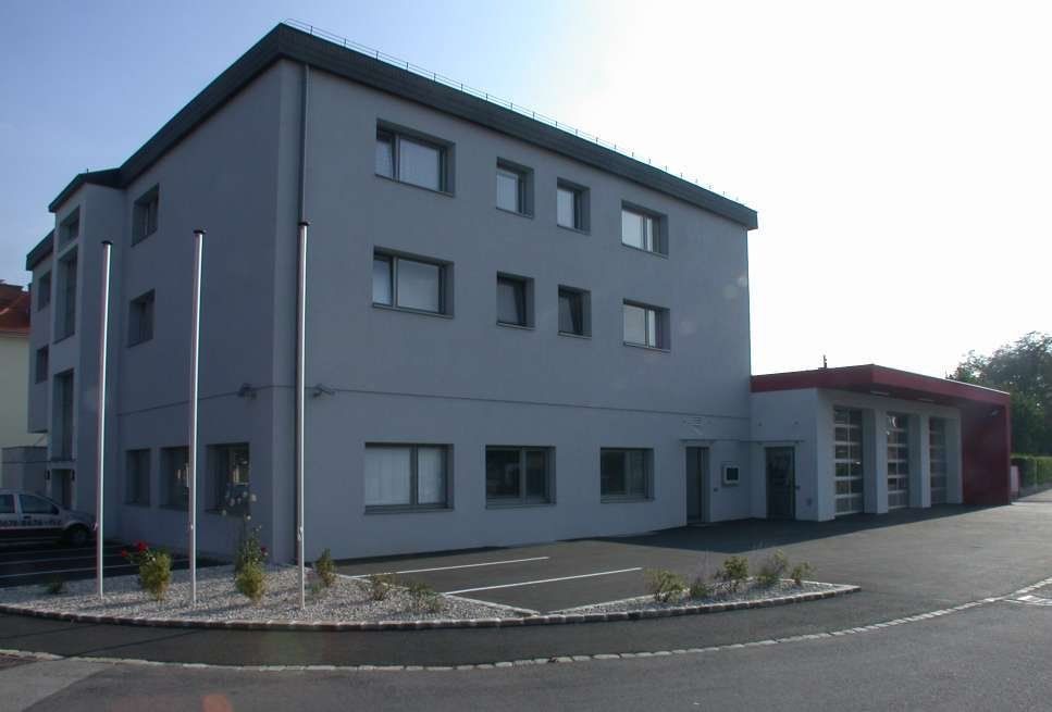 Fassade von Mehrfamilienhaus