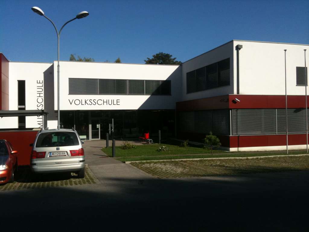 Anstrich und Malerarbeiten bei Volksschule