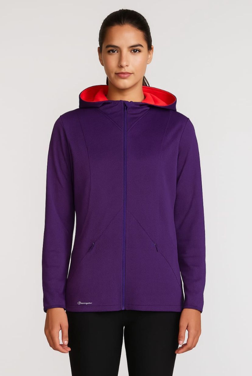 Mujer con sudadera con capucha, cremallera y forro de capucha rojo de color violeta