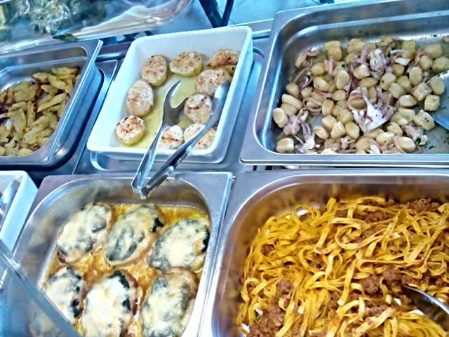 linguine al ragù’,parmigiana di melanzane e altri pronti