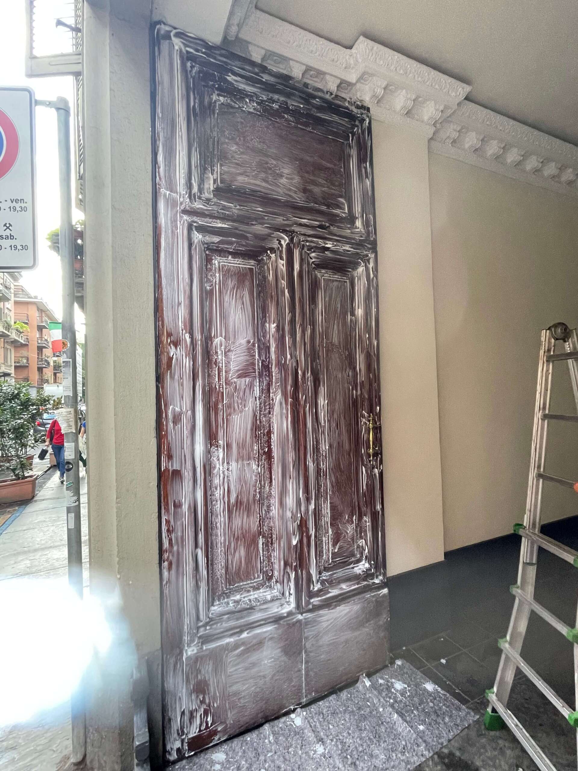 Trattamento antitarlo su portone