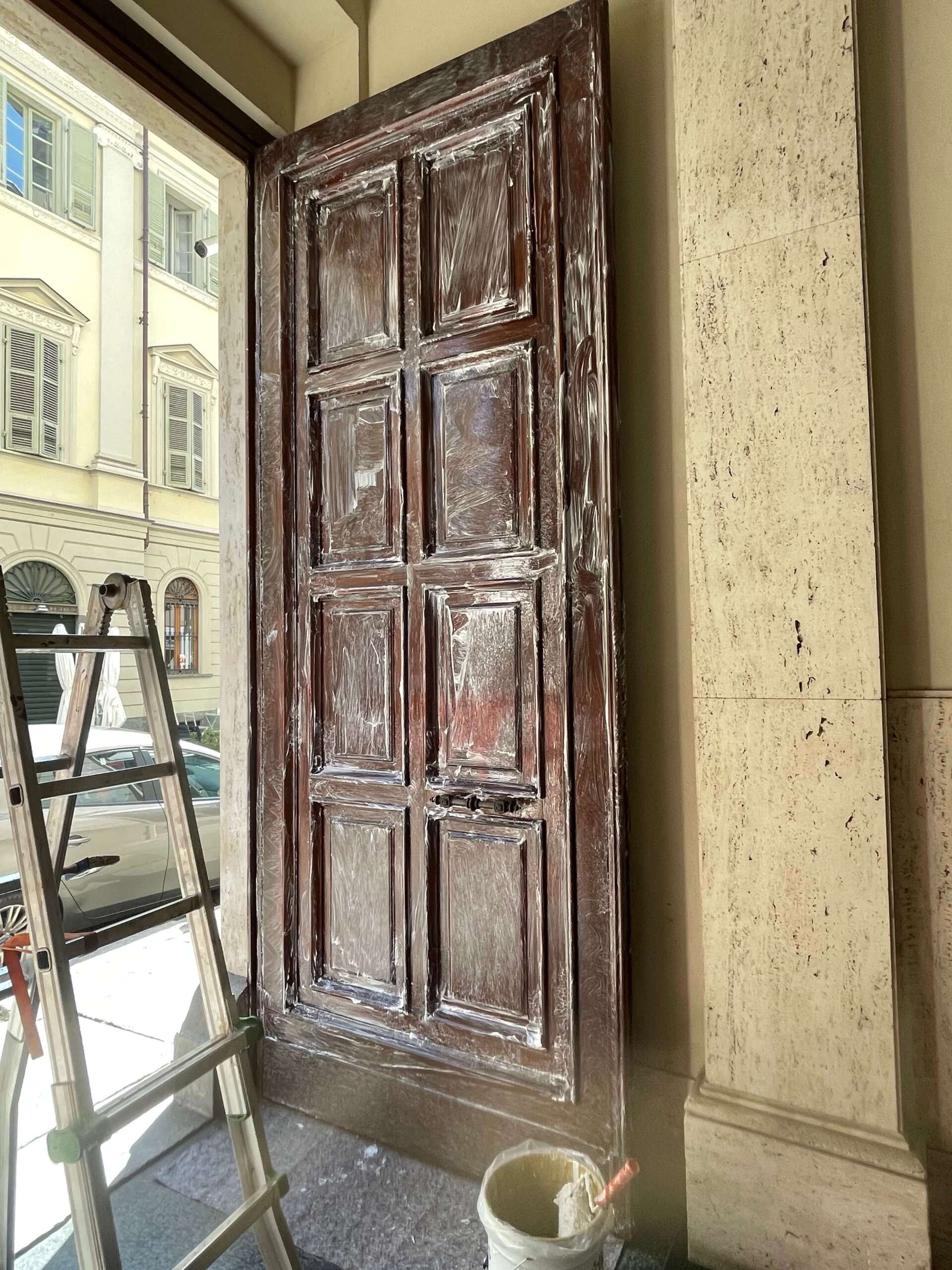 Trattamento antitarlo su portone