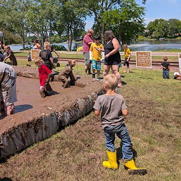H2OH mud day — Rockford, IL — Keep Northern Illinois Beautiful H2OH mud day— Rockford, IL — Keep Northern Illinois Beautiful