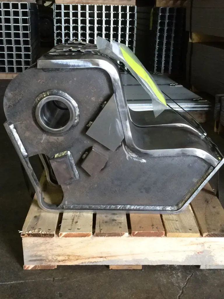 A piece of metal is sitting on a wooden pallet