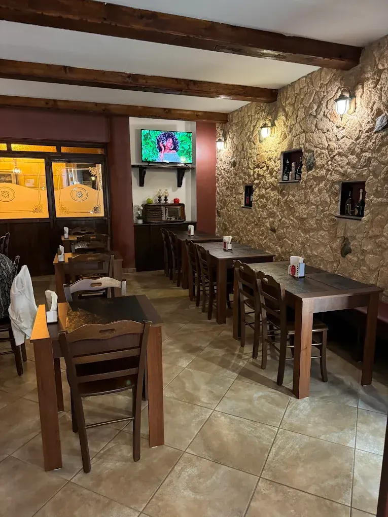 locale interno tavoli