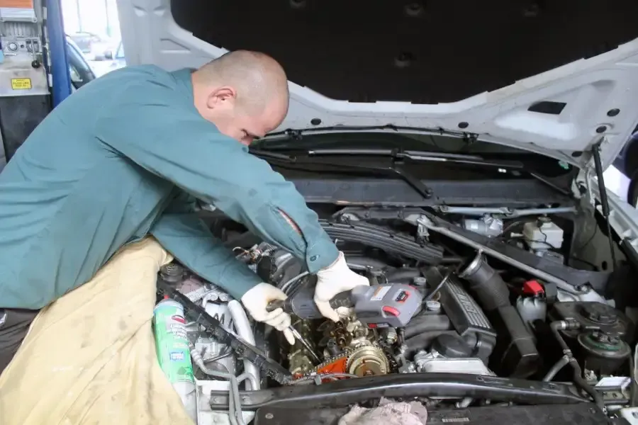 A men Repair Vehicle | Laguna Auto Service Center